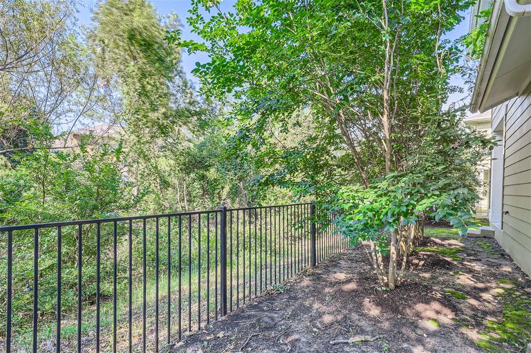 10608-wills-lp--24---web-quality---025---27-backyard.jpg