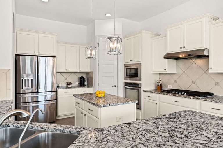 11-custom-3917-rosa-park-ln-(17-of-38).jpg