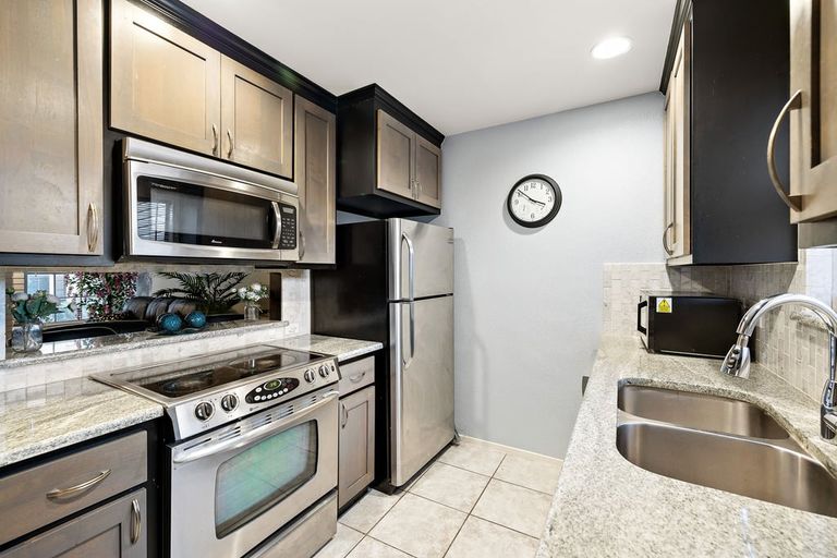 11-custom-8400-jamestown-dr,-204-kcp-122123---23.jpg