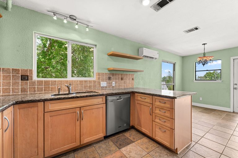 11-web-or-mls-103-westward-cove-4.jpg