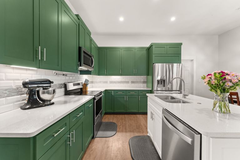 11-web-or-mls-120-meadowood-dr-19-1745433857.jpg