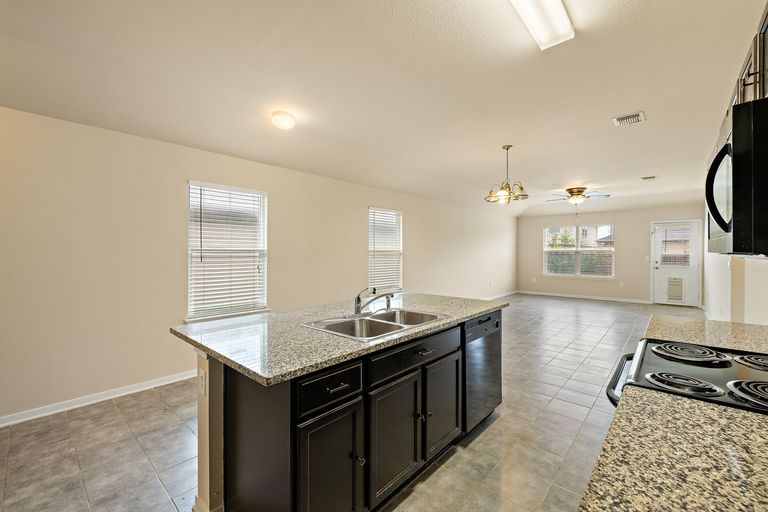 11-web-or-mls-12111-stoneridge-gap-ln-kcp-043026---94.jpg
