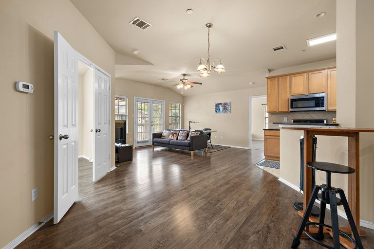 11-web-or-mls-1310-w-parmer-ln,-2401-kcp-052324---88.jpg