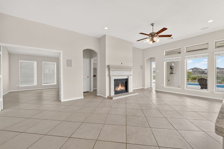 11-web-or-mls-13833-arbor-hill-cove-(5-of-37)-1790374603.jpg