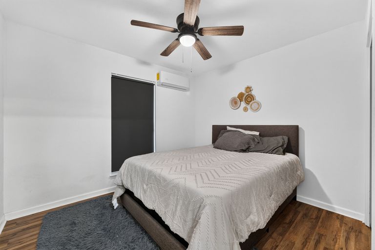 11-web-or-mls-1404-w-braker-ln-a-and-b-(11-of-25).jpg