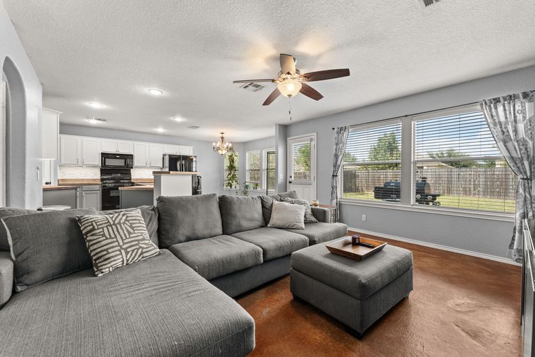 11-web-or-mls-15216-parrish-ln-8.jpg