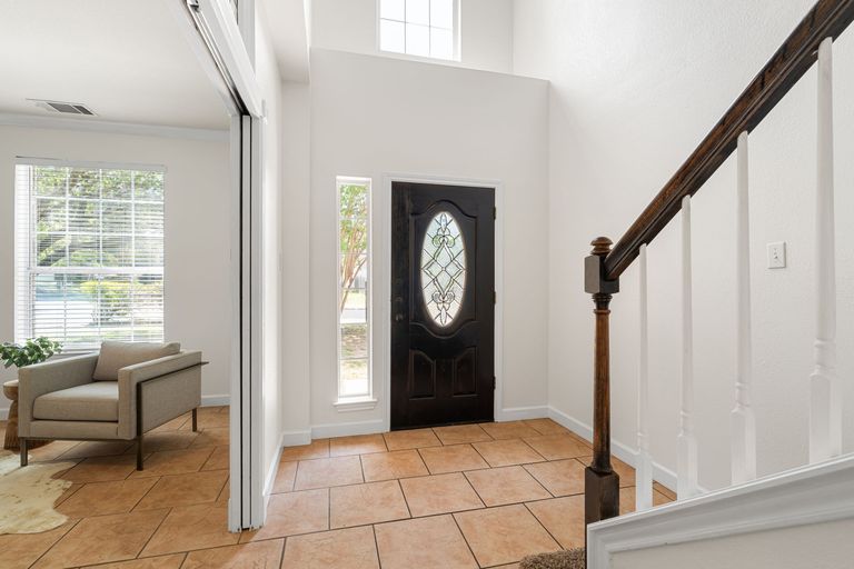 11-web-or-mls-16801-stockton-dr.jpg