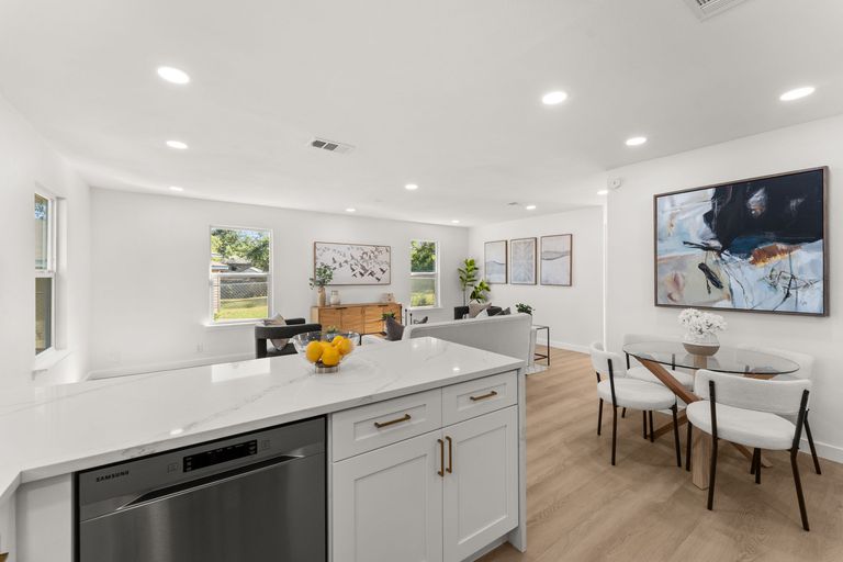 11-web-or-mls-1708-adina-st-9.jpg