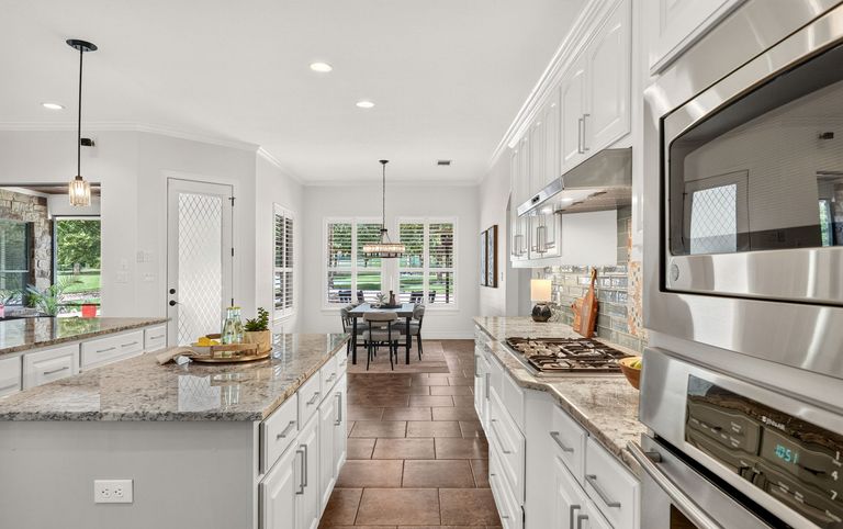 11-web-or-mls-201-canyon-vista-ln-(25-of-29).jpg