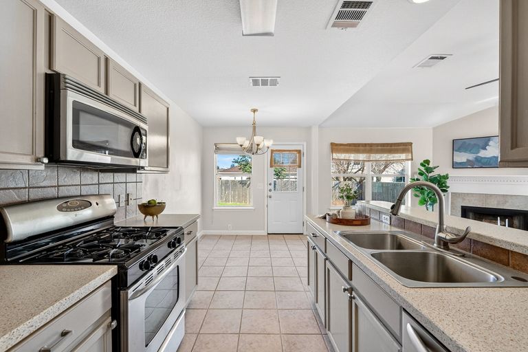 11-web-or-mls-2210-john-tee-dr-(7-of-30)-1771454067.jpg