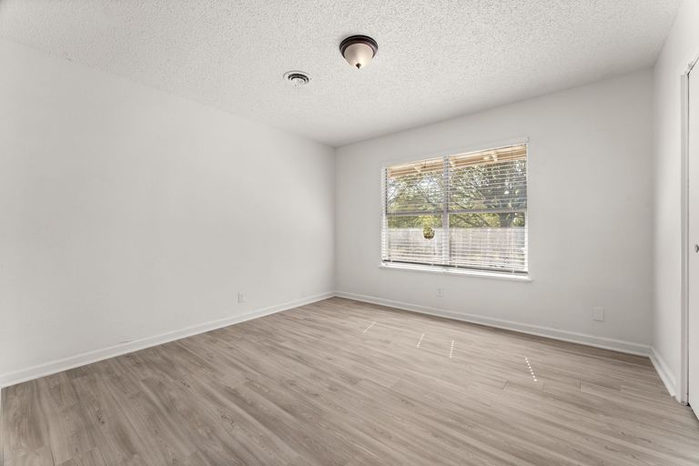 11-web-or-mls-308-highland-estates-dr-23.jpg