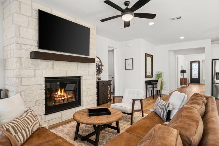 11-web-or-mls-3234-amore-way-(15-of-30).jpg