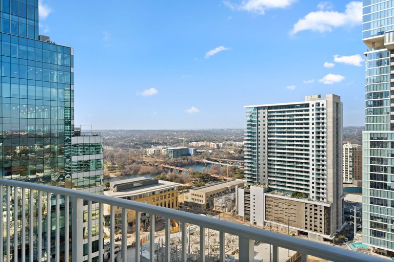 11-web-or-mls-360-nueces-st-2408-(21-of-38).jpg