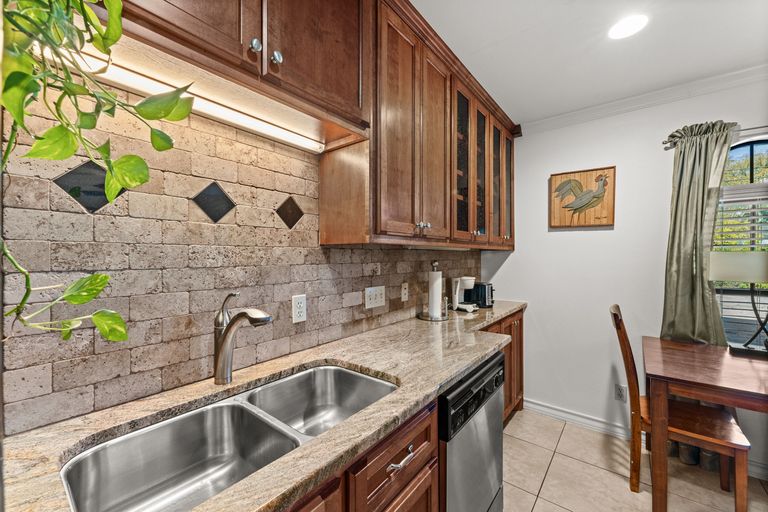 11-web-or-mls-407-e-45th-st-109-11.jpg