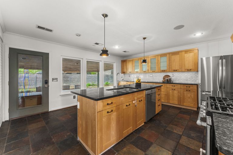11-web-or-mls-4330-parkwood-rd-17.jpg