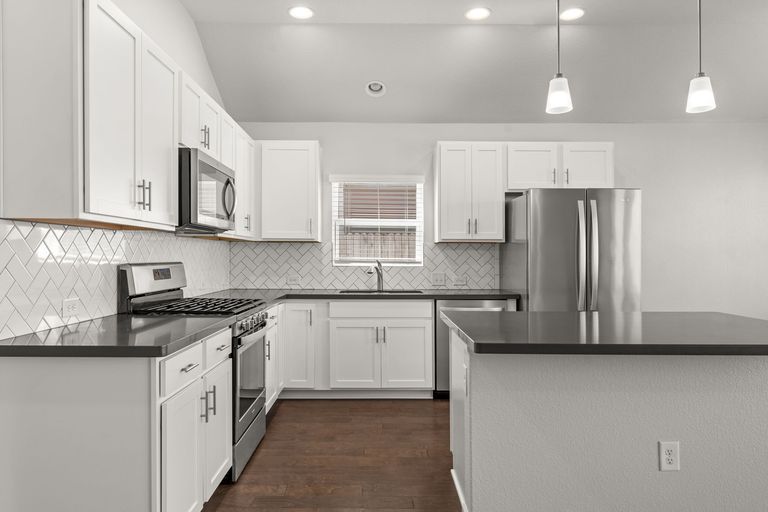 11-web-or-mls-510-bridgestone-way-10.jpg