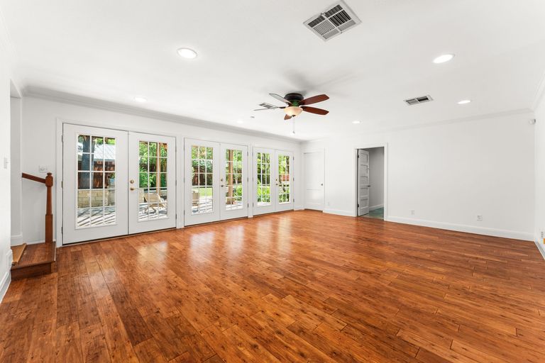 11-web-or-mls-5401-shoal-creek-blvd-18.jpg