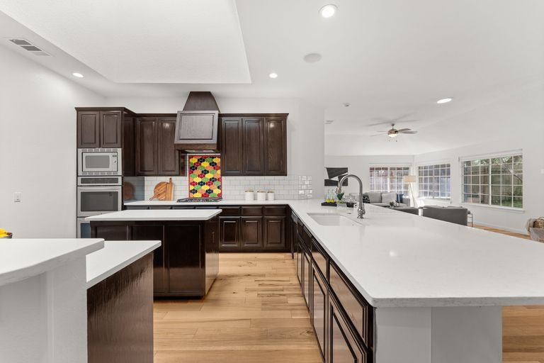 11-web-or-mls-5900-savin-hill-ct-15.jpg