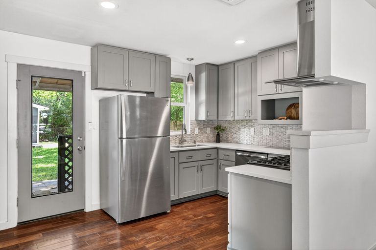 11-web-or-mls-6215-peggy-st-(11-of-26).jpg