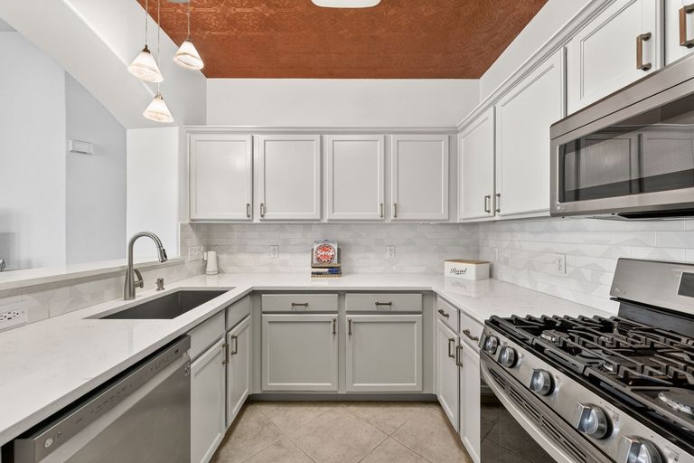 11-web-or-mls-6801-beckett-rd-114r-(15-of-28).jpg