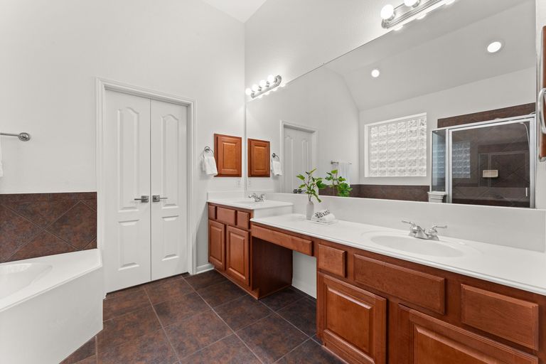11-web-or-mls-6808-magenta-ln-(3-of-31).jpg