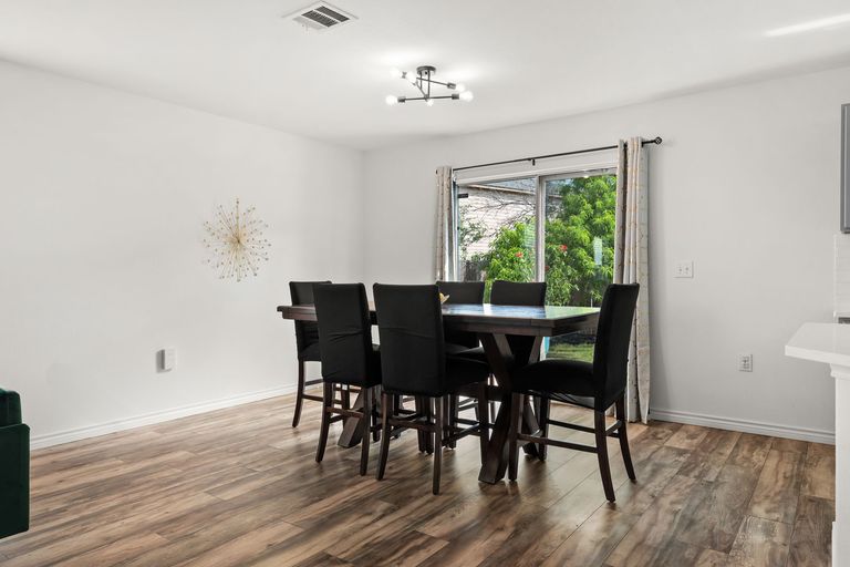 11-web-or-mls-6812-walkup-ln-14.jpg