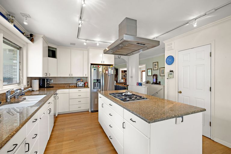 11-web-or-mls-7-inwood-cir-020625-172.jpg
