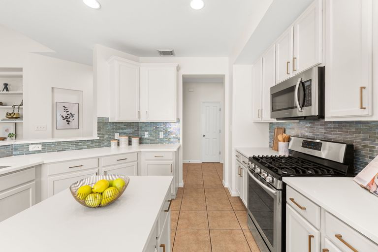 11-web-or-mls-7320-brecourt-manor-way-3.jpg
