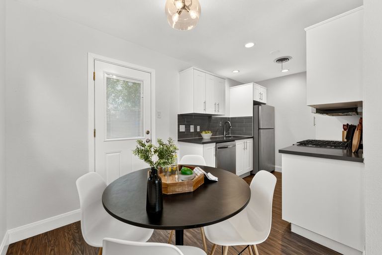 11-web-or-mls-7711-watson-st-b-(14-of-25).jpg