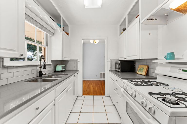 11-web-or-mls-7909-tisdale-dr-6.jpg