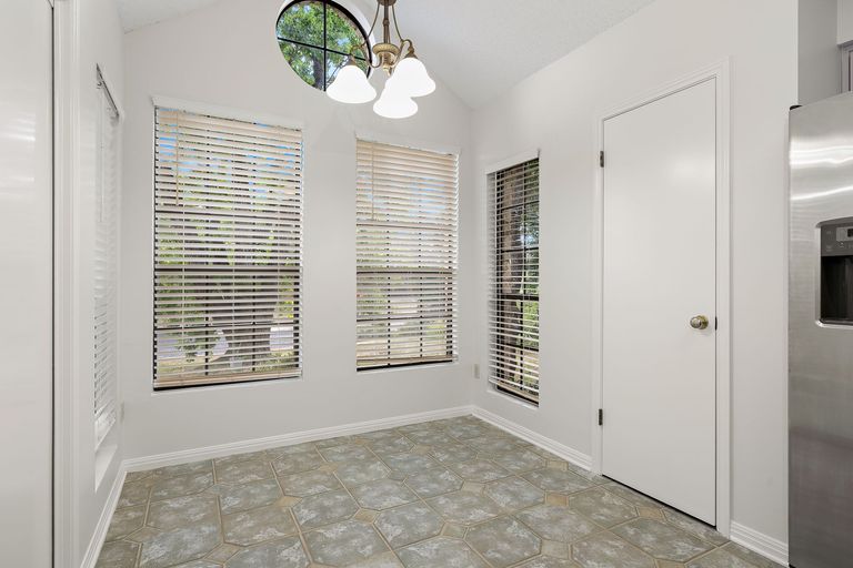 11-web-or-mls-8302-mendota-cove-kcp-081325---111.jpg