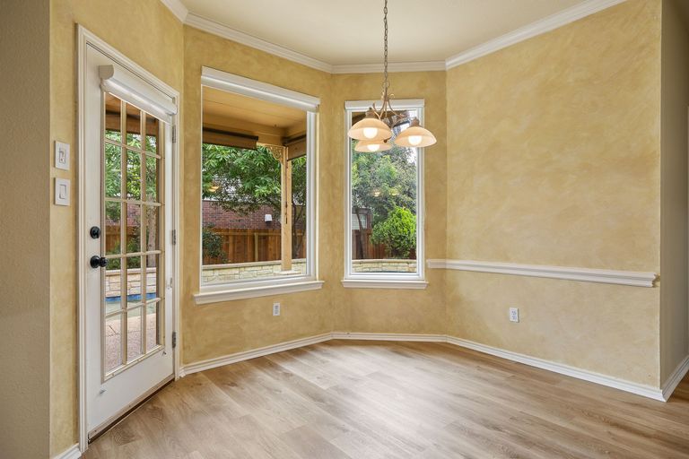 11-web-or-mls-8410-cambria-dr-kcp-042425---119.jpg