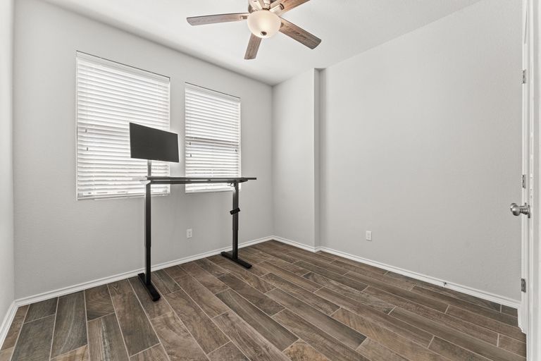 11-web-or-mls-9104-moonstone-dr-11.jpg
