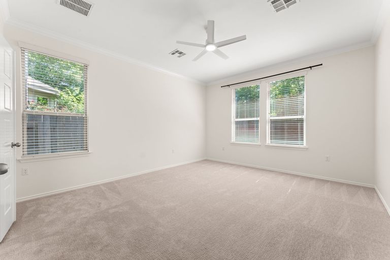 11-web-or-mls-9528-hunter-ln-17-1746648461.jpg