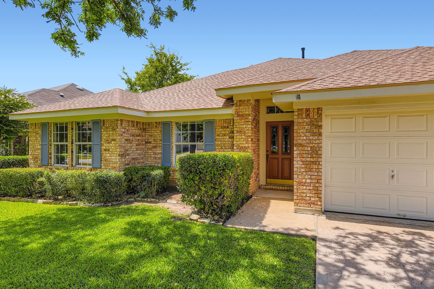 1108-red-ranch-cir---web-quality---005---03-exterior-front-entry.jpg