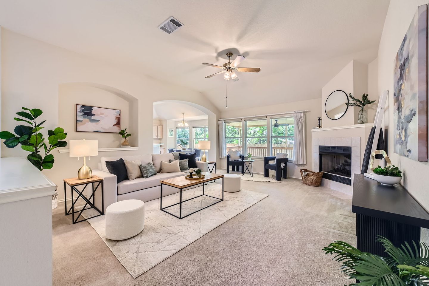 1108-red-ranch-cir---web-quality---009---06-living-room.jpg