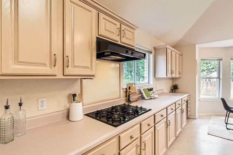 1108-red-ranch-cir---web-quality---014---12-kitchen.jpg