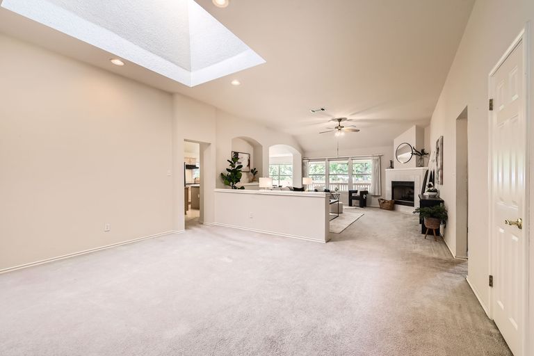 1108-red-ranch-cir---web-quality---017---15-family-room.jpg