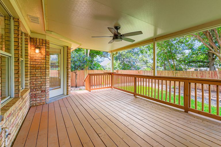 1108-red-ranch-cir---web-quality---028---28-deck.jpg