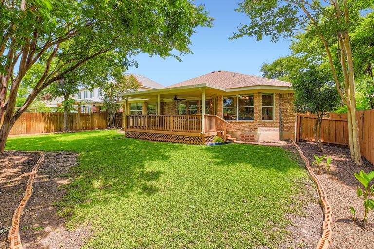 1108-red-ranch-cir---web-quality---029---29-backyard.jpg