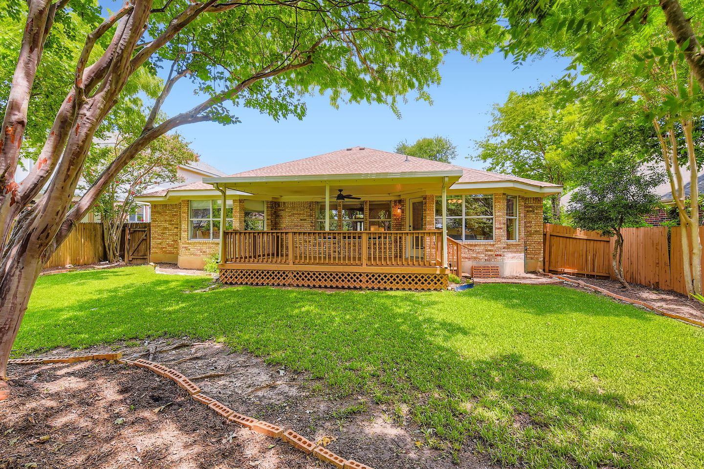 1108-red-ranch-cir---web-quality---030---30-backyard.jpg