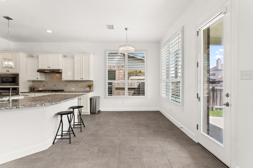12-custom-3917-rosa-park-ln-(16-of-38).jpg