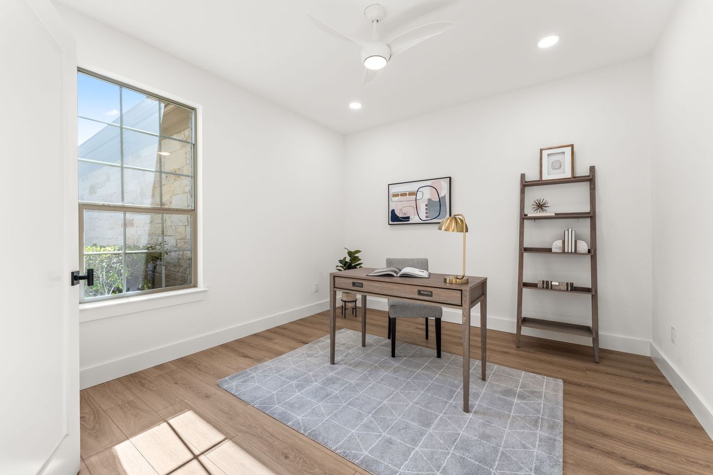 12-web-or-mls-10905-la-estrella-cove.jpg