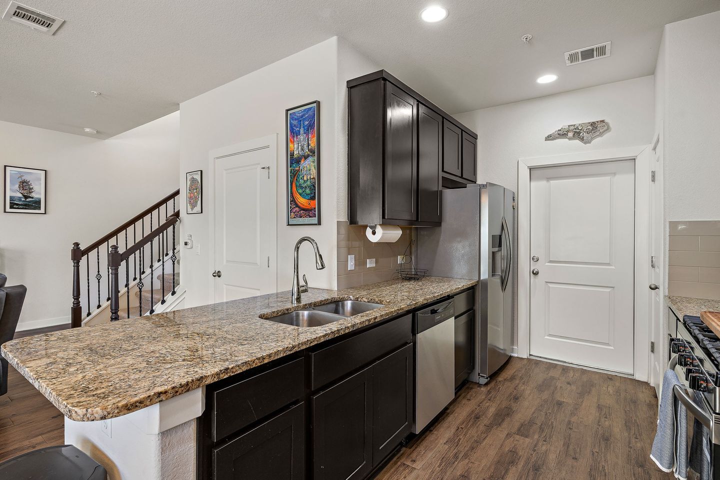 12-web-or-mls-1101-e-parmer-ln-318-kcp-011926---97.jpg