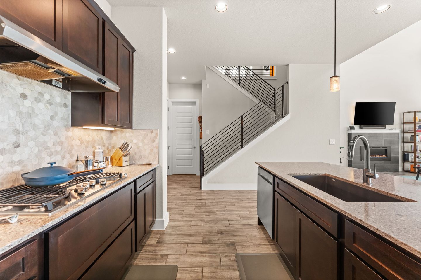 12-web-or-mls-11320-charger-wy-27.jpg