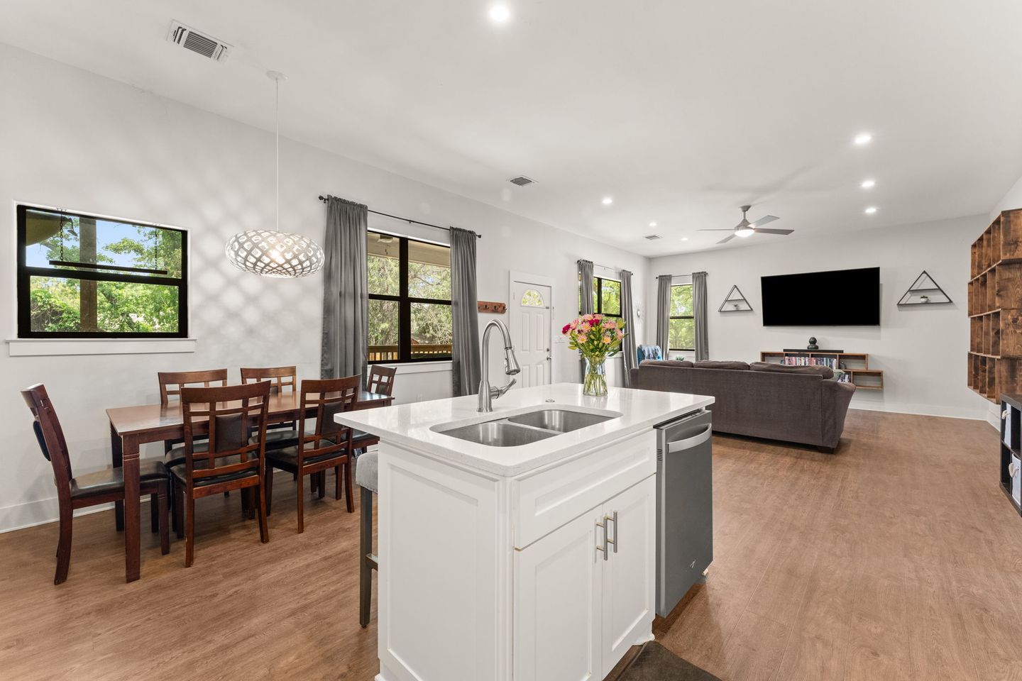 12-web-or-mls-120-meadowood-dr-22-1745433860.jpg