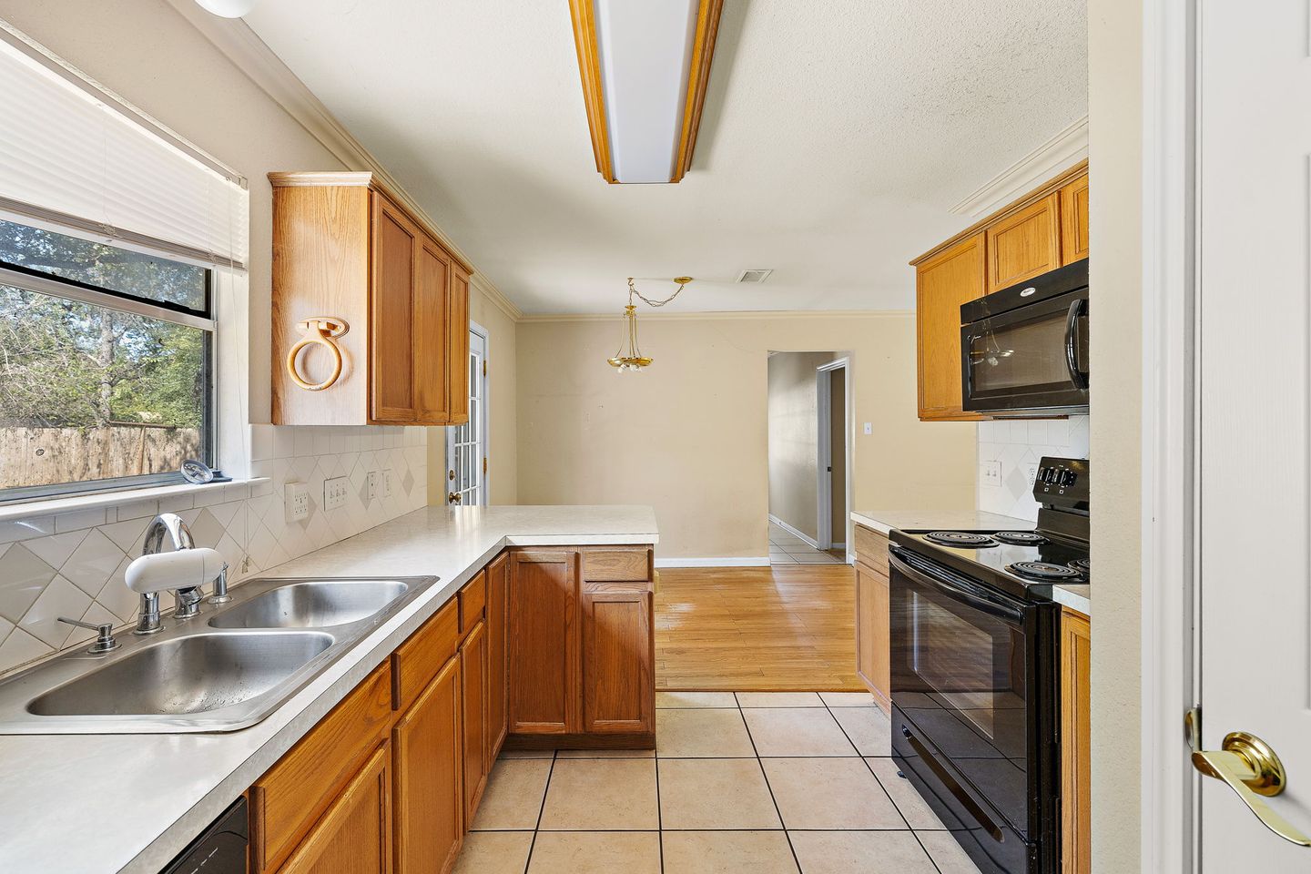 12-web-or-mls-1209-doris-ln-kcp-092524---71.jpg