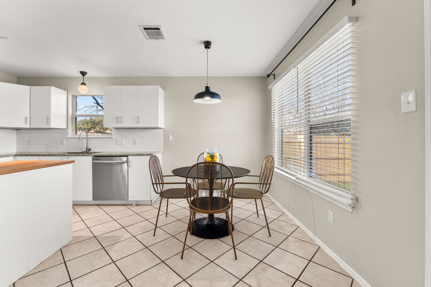 12-web-or-mls-1214-shaun-dr-16.jpg