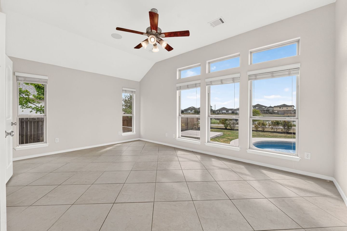 12-web-or-mls-13833-arbor-hill-cove-(16-of-37).jpg