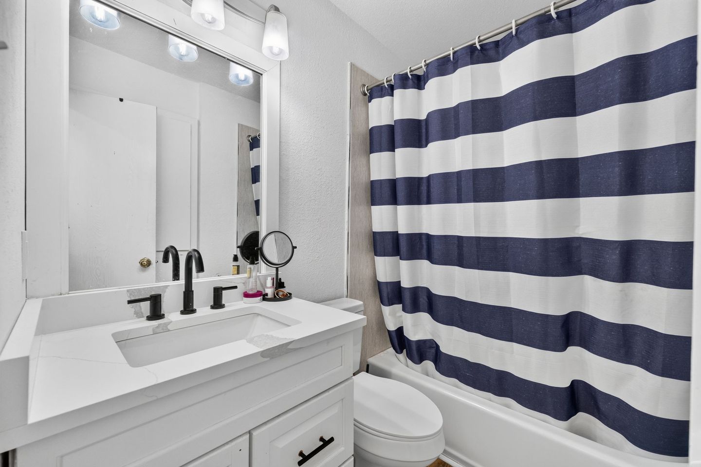 12-web-or-mls-1404-w-braker-ln-a-and-b-(12-of-25).jpg